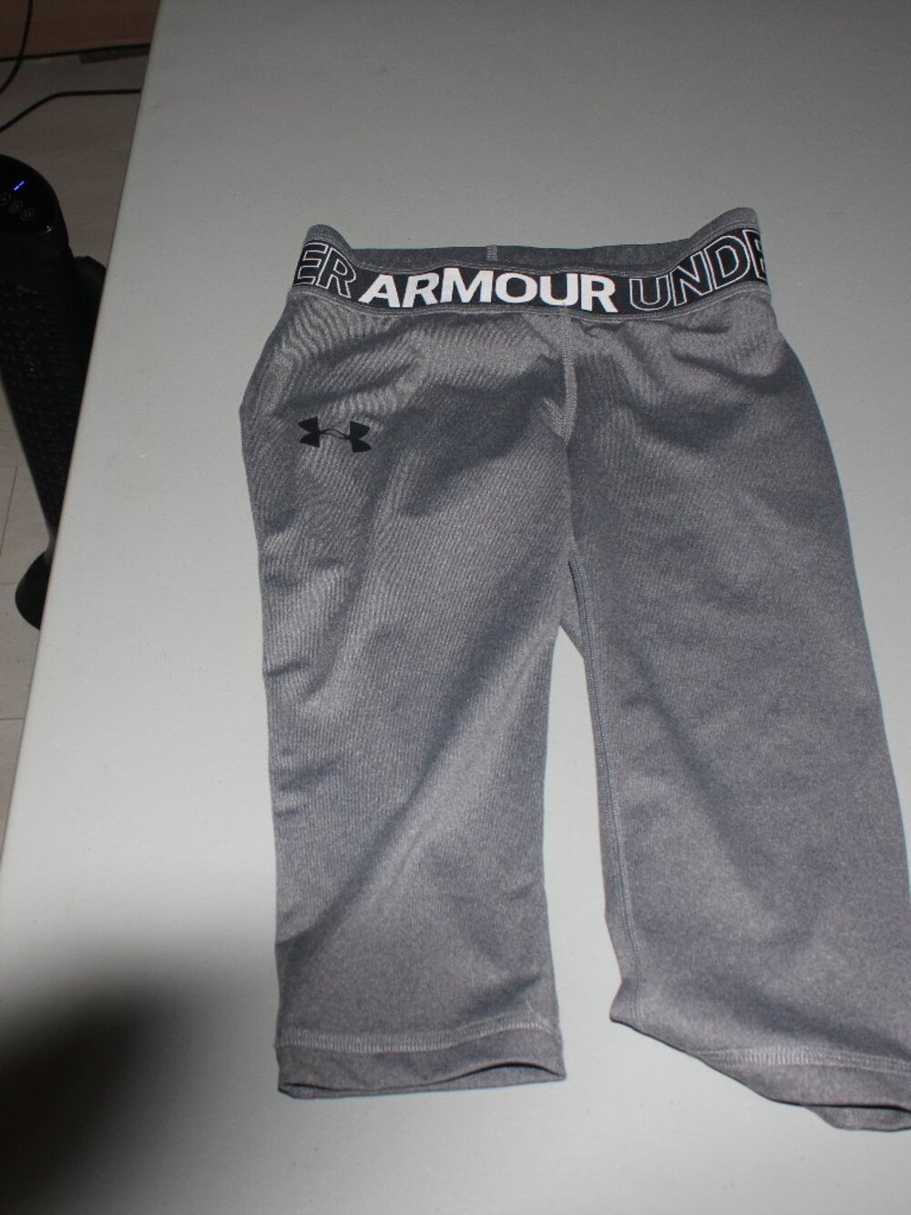 Grey Under Armour Capris Size Small New
